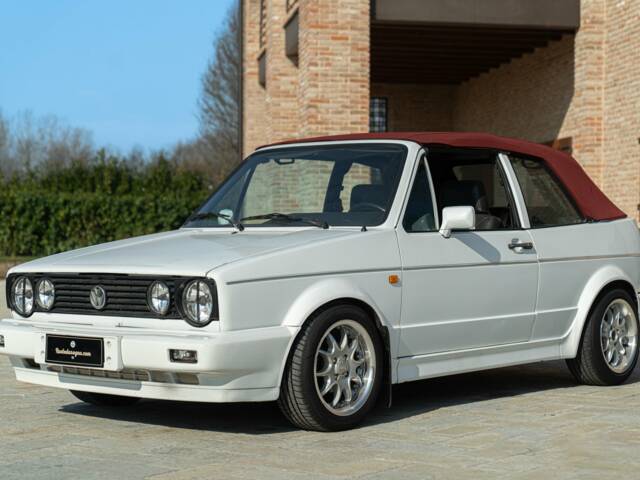 Immagine 1/50 di Volkswagen Golf Mk I Convertible 1.6 (1990)