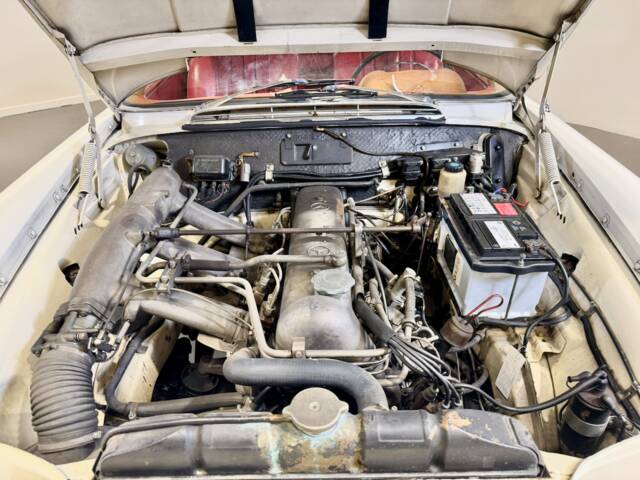 Mercedes-Benz 220 SE b