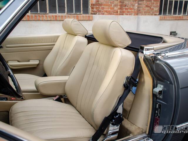 Mercedes-Benz 560 SL