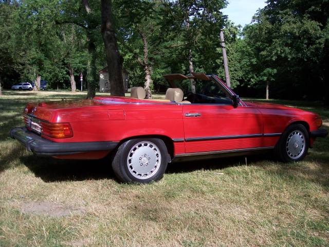 Mercedes-Benz 560 SL