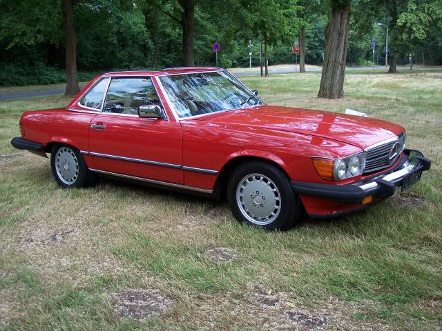 Mercedes-Benz 560 SL
