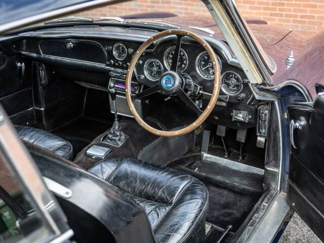 Aston Martin DB 4