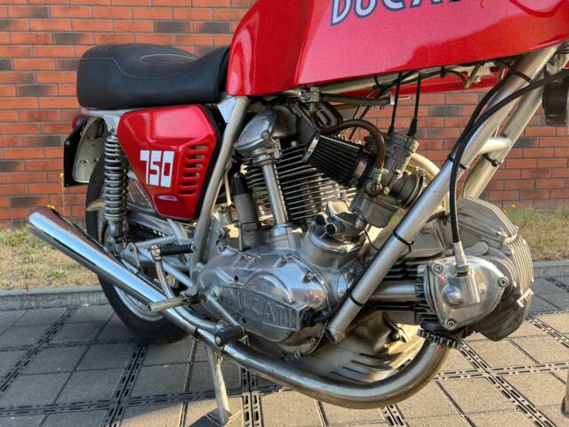 Ducati 750 GT