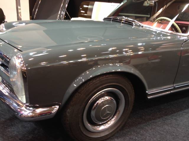 Mercedes-Benz 230 SL