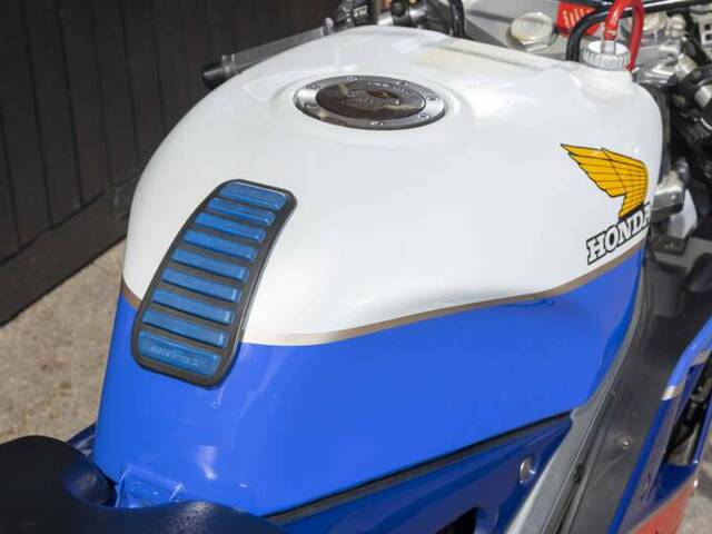 Honda VFR 750R RC 30