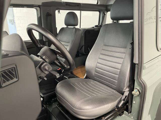 Land Rover Defender 90