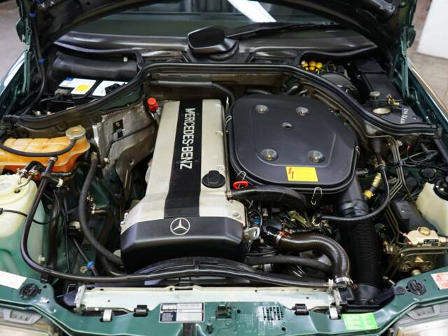 Mercedes-Benz 300 CE-24