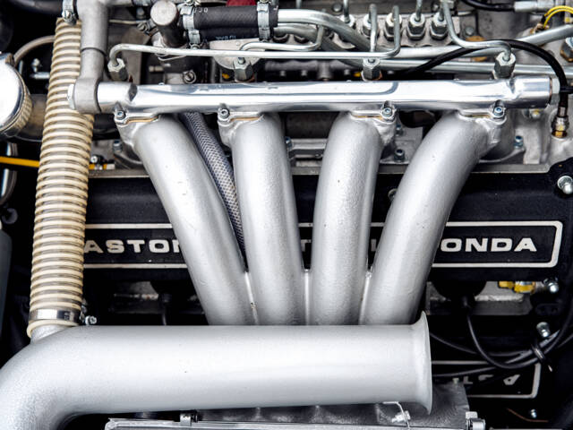 Aston Martin DBS V8