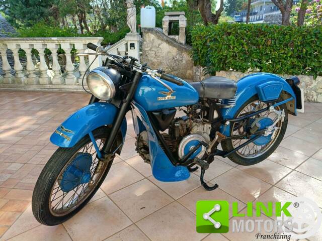 Image 1/10 de Moto Guzzi DUMMY (1952)