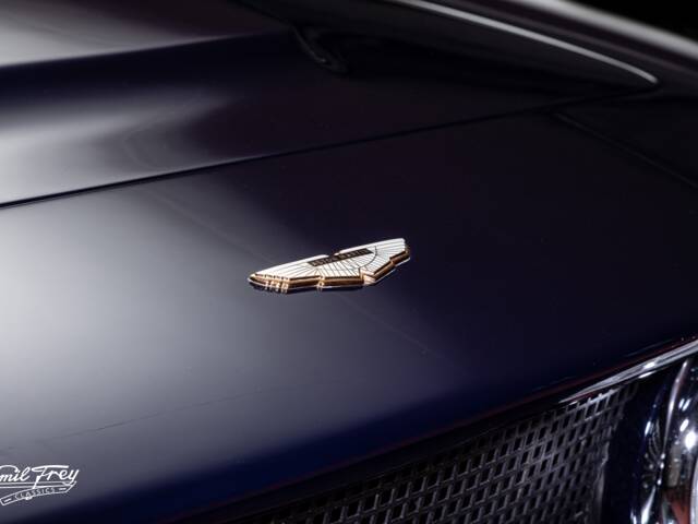 Aston Martin V8 Volante
