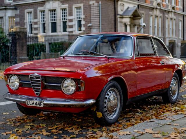 Immagine 1/21 di Alfa Romeo Giulia GT 1300 Junior (1968)