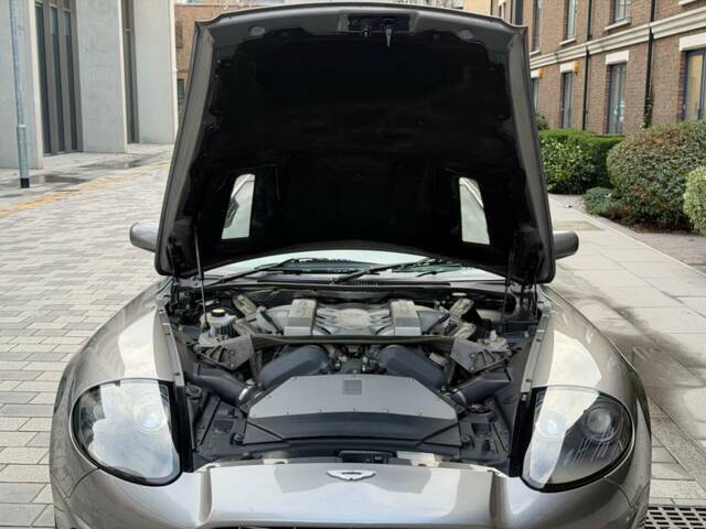 Aston Martin V12 Vanquish S