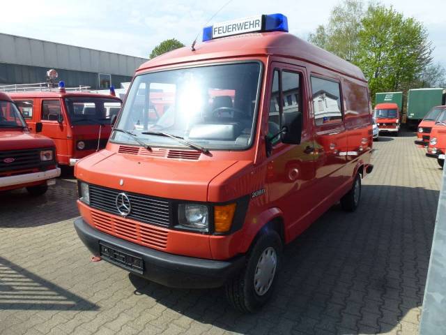 Image 1/15 of Mercedes-Benz T1 208 D (1991)