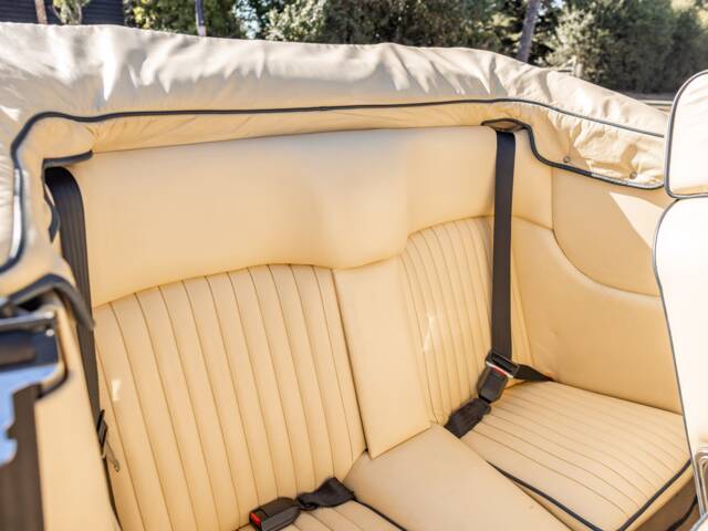 Aston Martin V8 Vantage Volante