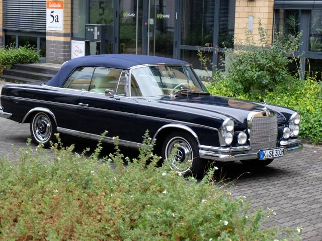 Mercedes-Benz 300 SE