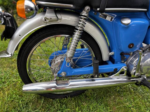 Suzuki A 100