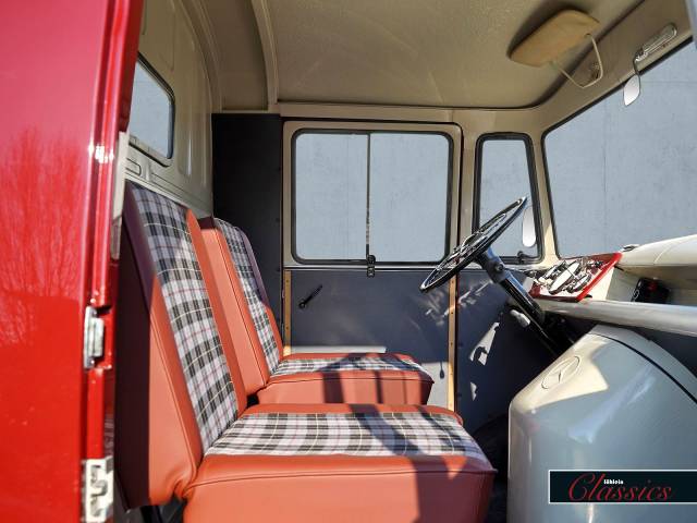 Mercedes-Benz L 319
