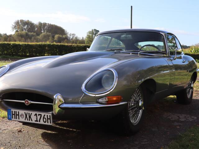 Image 1/34 of Jaguar E-Type 4.2 (1967)