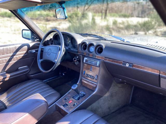 Mercedes-Benz 560 SL