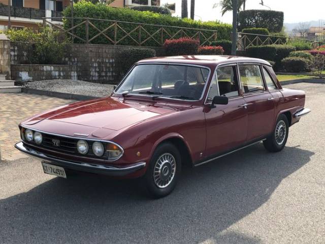 Image 1/8 de Triumph 2000 Mk II (1976)