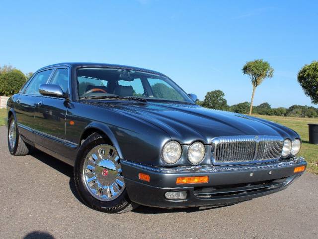 Image 1/19 of Daimler Double Six (1997)