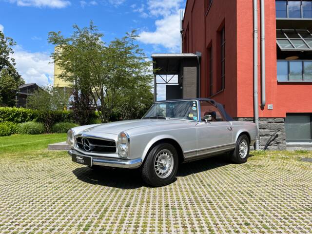 Image 1/29 of Mercedes-Benz 230 SL (1966)