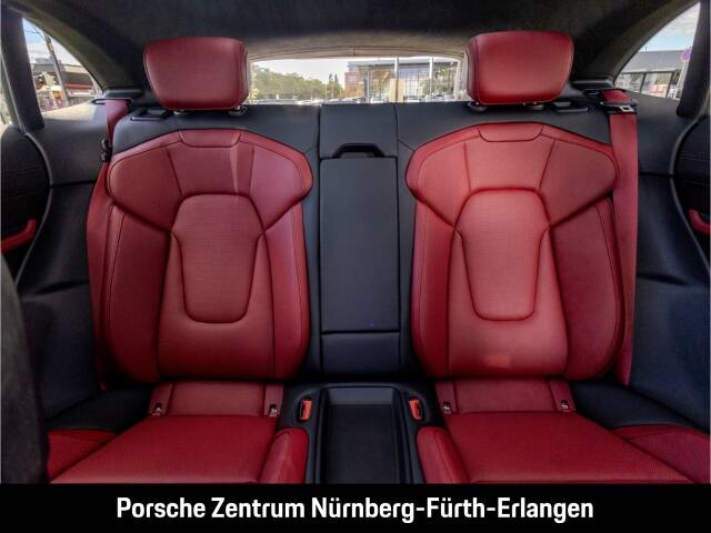 Porsche Taycan Turbo S Cross Turismo