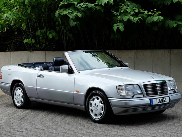 Imagen 1/69 de Mercedes-Benz E 320 (1994)