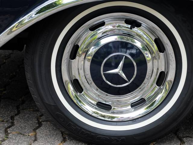 Mercedes-Benz 300 SE