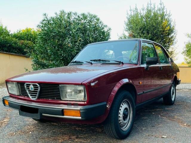 Imagen 1/7 de Alfa Romeo Alfetta 1.6 (1983)