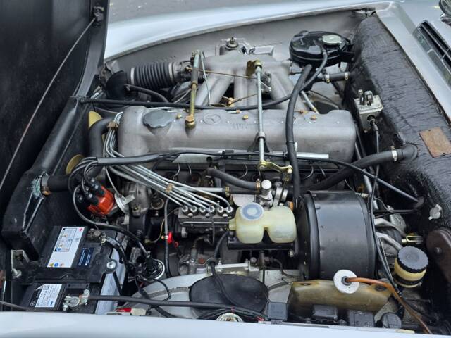 Mercedes-Benz 230 SL