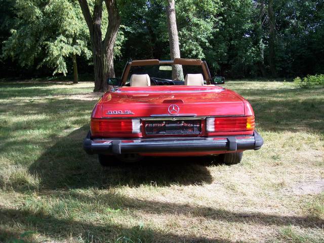 Mercedes-Benz 560 SL