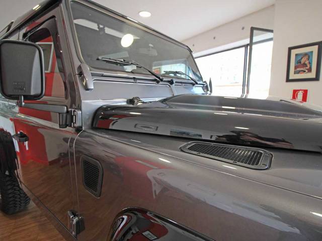Land Rover Defender 90 Heritage