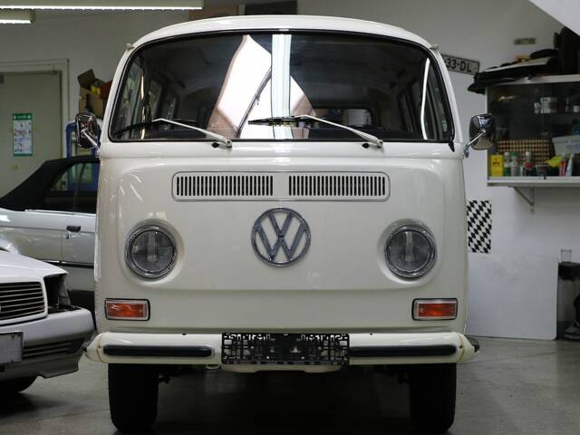 Immagine 1/26 di Volkswagen T2a minibus L (1971)