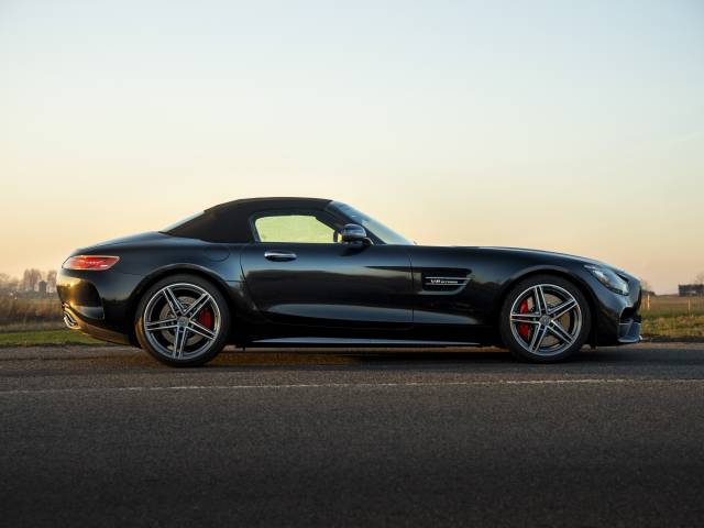 Image 1/23 of Mercedes-AMG GT-C Roadster (2017)