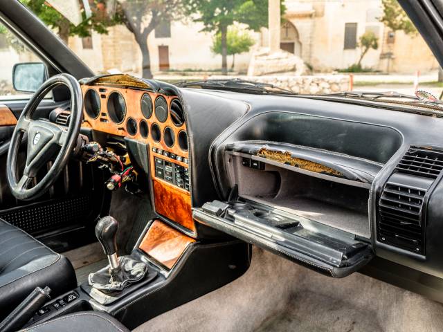 Lancia Thema 8.32