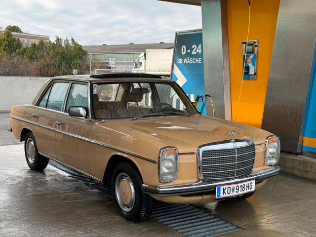 Imagen 1/8 de Mercedes-Benz 200 (1975)