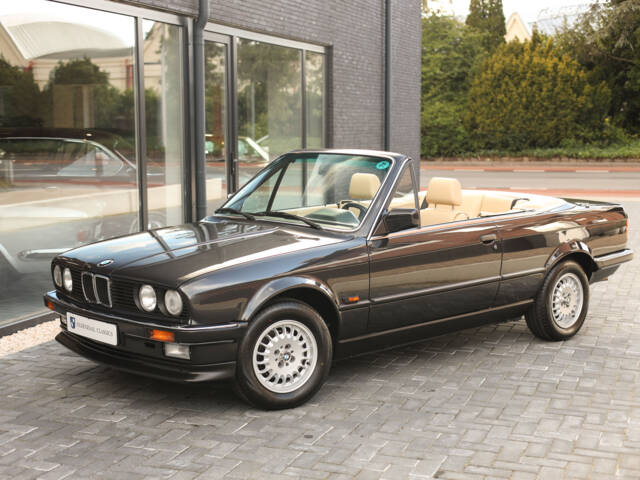 Bild 1/81 von BMW 325i (1987)
