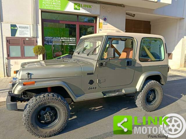 Image 1/10 of Jeep Wrangler 2.5L (1989)