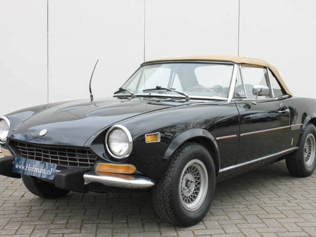 Image 1/22 de FIAT 124 Spider CS1 (1974)