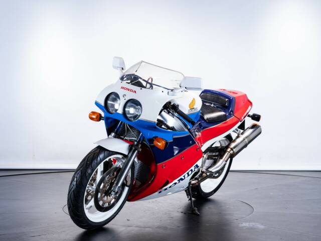Honda VFR 750R RC 30