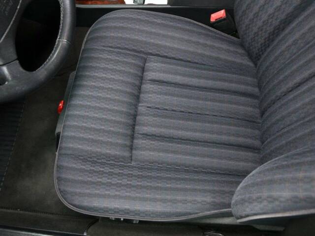 Mercedes-Benz 300 E-24