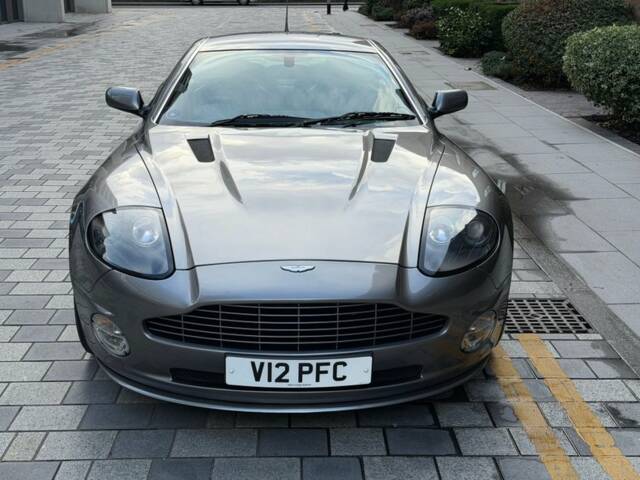 Aston Martin V12 Vanquish S