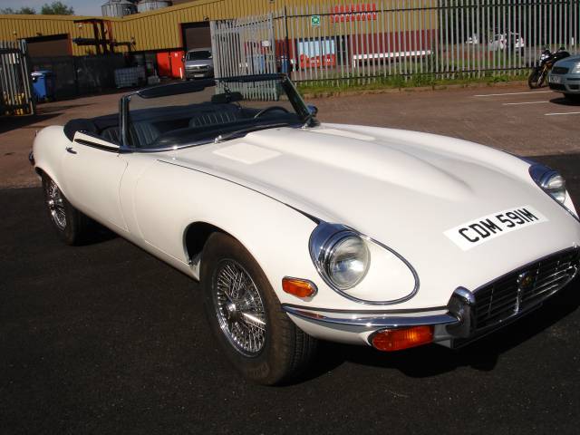 Jaguar E-Type V12 - Immaculate in Old English White