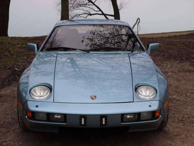 Porsche 928 - Front