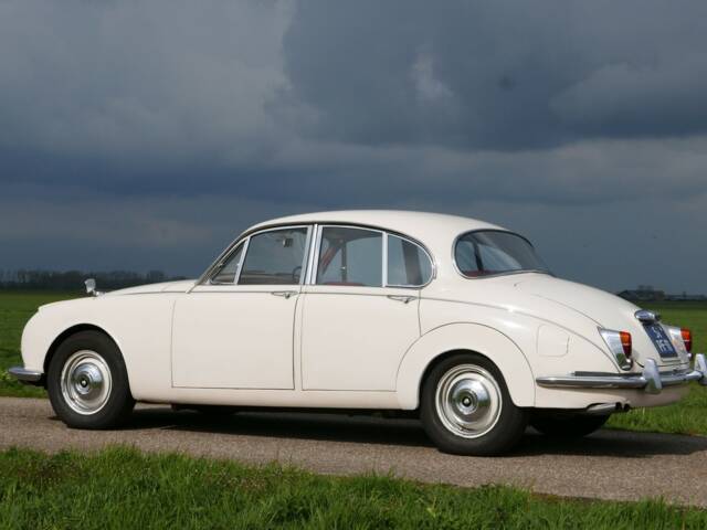 Jaguar 240