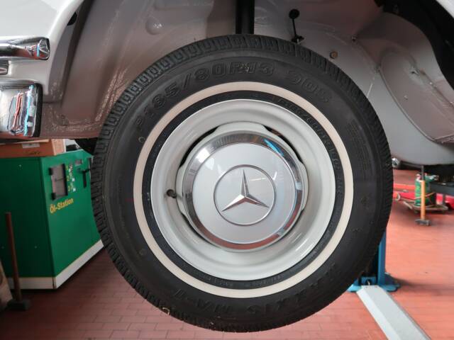 Mercedes-Benz 220 b