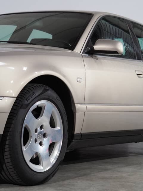 Audi A8 3.7 quattro