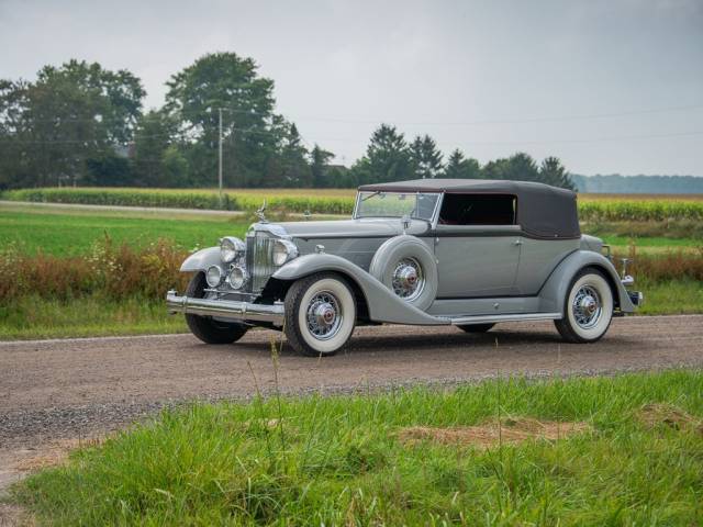 Image 1/42 of Packard Twelve (1933)