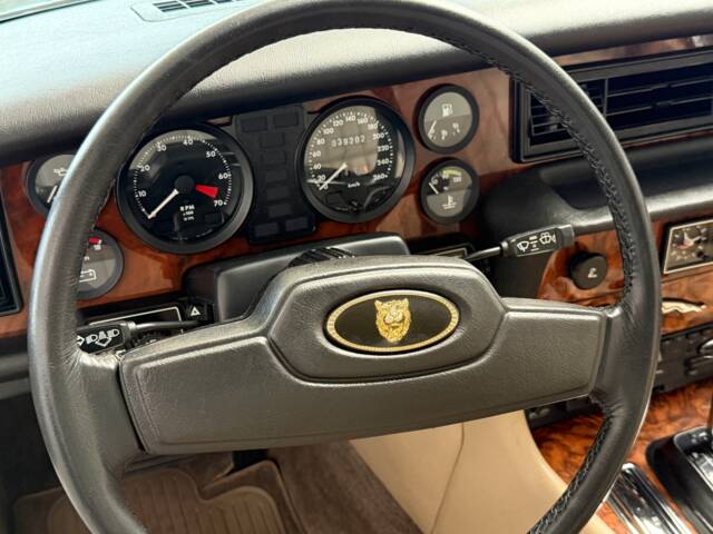 Jaguar XJ 12